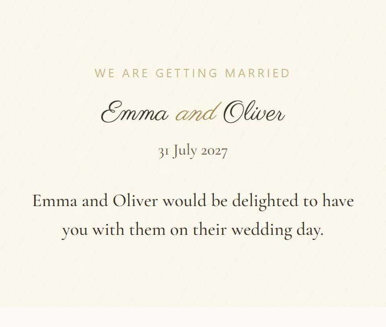 An AmoreInvite invitation in the Champagne with Sweetheart look